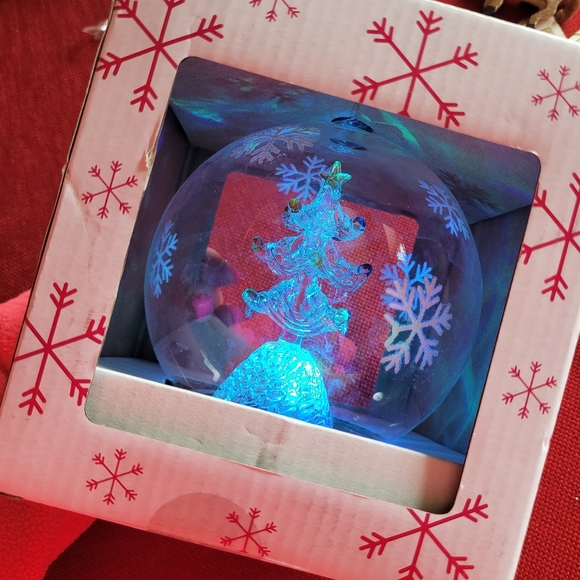 Robert Stanley Glass LED Ornament - Picture 3 of 15
